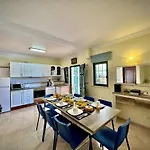 Villa Summer 1 With Pool By Homing